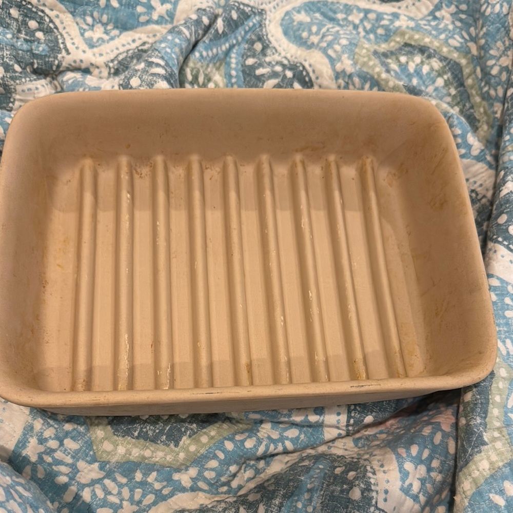 Pampered Chef Baker Bacon Burger Pan Stoneware  Small Ridged 9 x 6.75 x 1.75 EUC